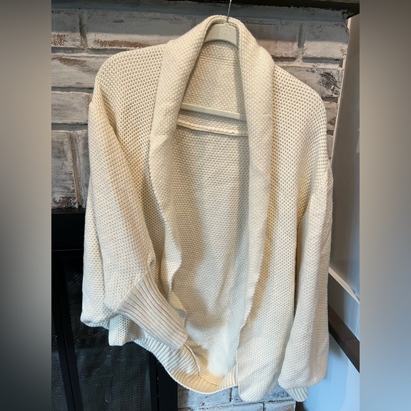 Sweaters - Women’s Chunky knit sweater size Medium